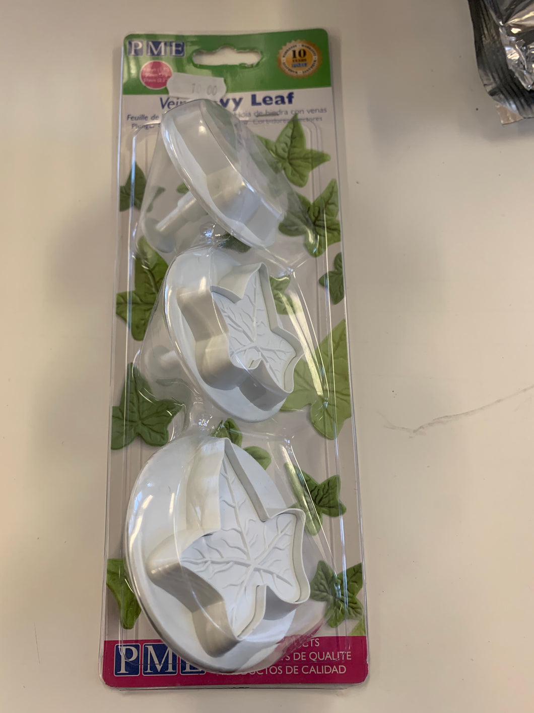 Cutter -Medium Ivy Leaf Plunger set of three- IL540